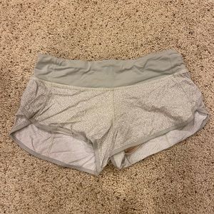 Lululemon grey and white patterned speed short